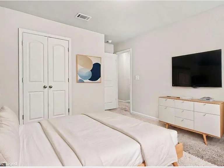 5676 Rockfern Dr — Photo 6