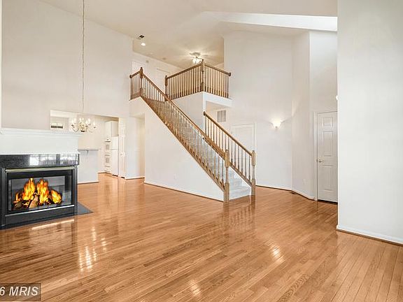 5th image of 223 Onyx Way