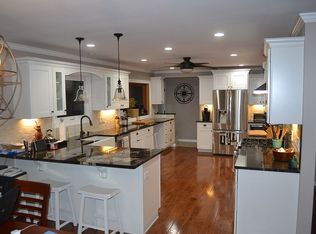 7029 Mayfield Rd, Gates Mills, OH 44040