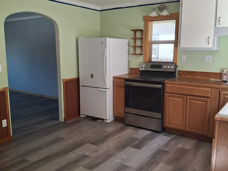 107 N Stewart St — Photo 5