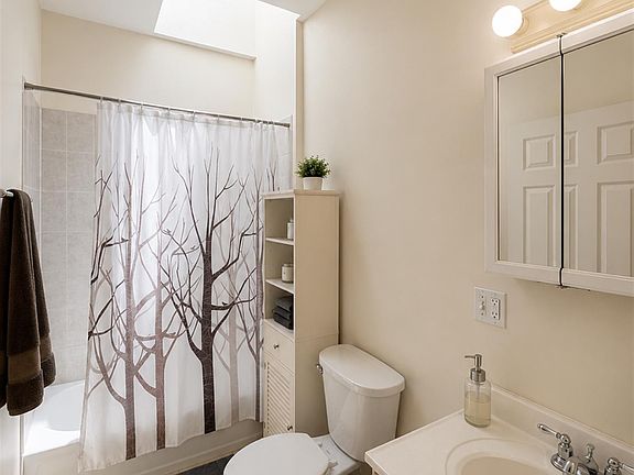 4th image of 235A Highland Ave #1
