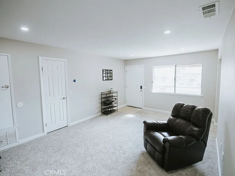 1554 Border Ave — Photo 12
