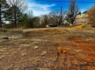 748 Old McKenzie Hwy, Paris, TN 38242