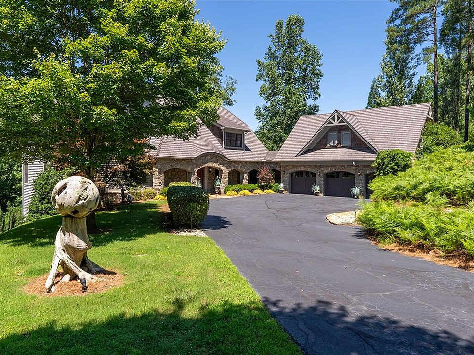1st image of 264 Featherstone Dr