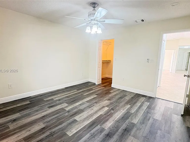 821 W Beckley Sq — Photo 8