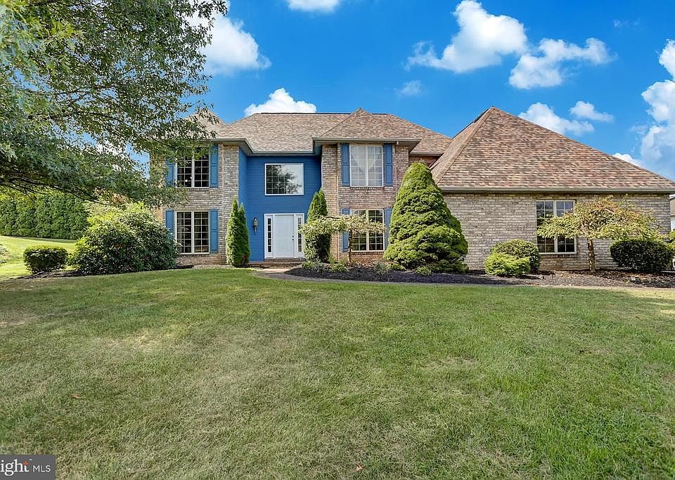 1st image of 102 Golf Cir