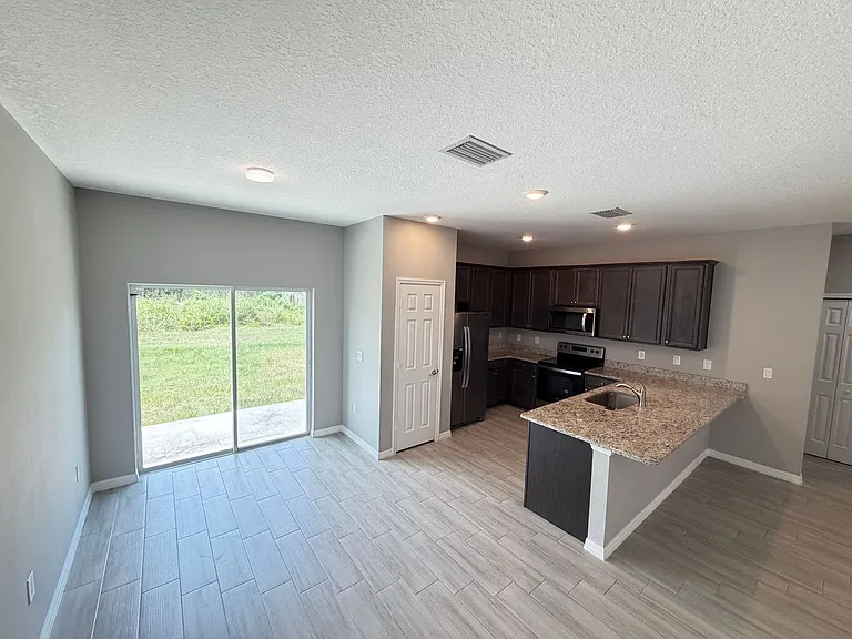 1388 Hazel St NW — Photo 9