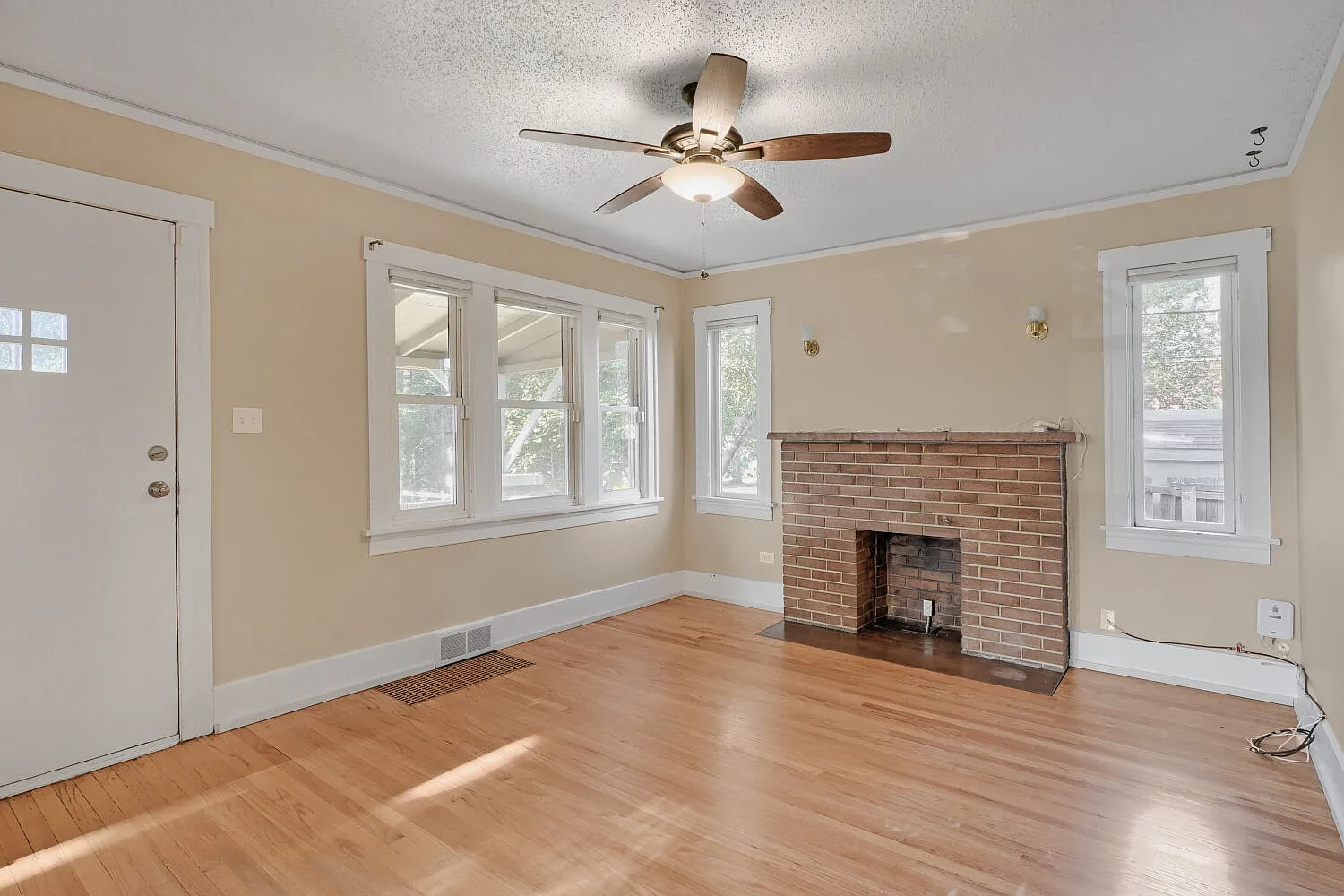 4 bed, 2280 sqft, $3,250 — Photo 3