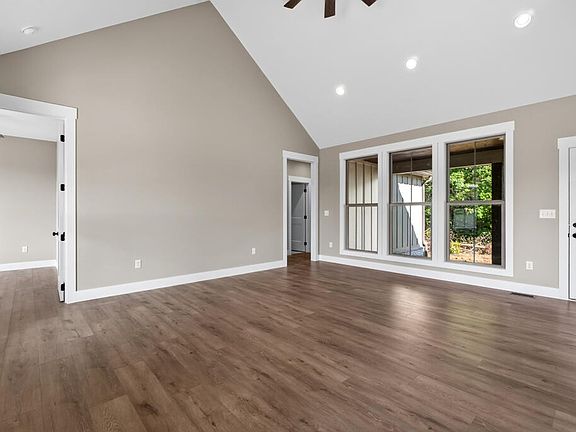5th image of 182 Red Oak Ln