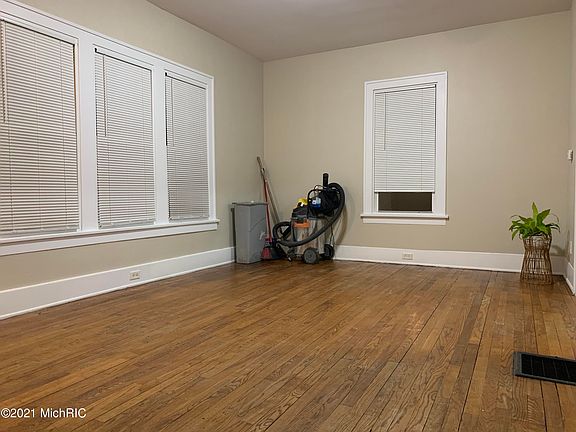 2nd image of 1839 Lafayette Ave SE