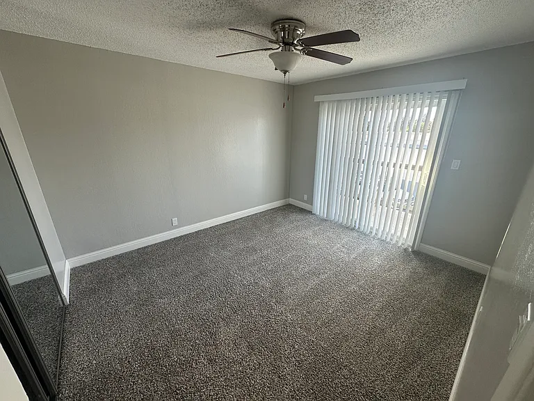 Villa Grove Apartments — Photo 20