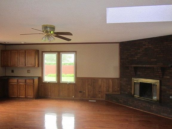 2nd image of 322 Morse Dr