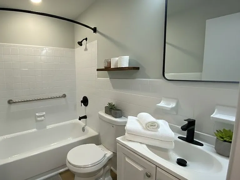 Town House Apts — Photo 3