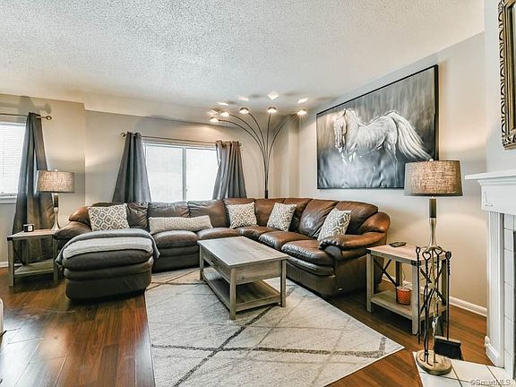5th image of 200 Stonefield Dr APT 8