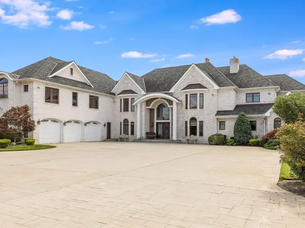 130 Wagstaff Lane, West Islip, NY 11795