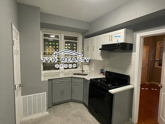 3rd image of 300 Lyons Ave APT 1