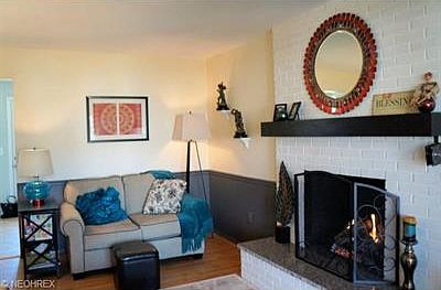 3rd image of 725 Deepwood Dr