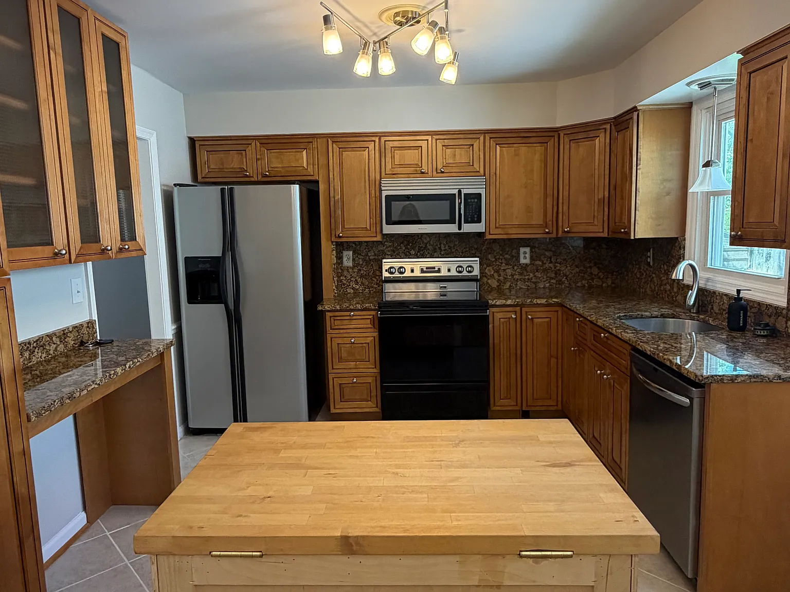4 bed, 1092 sqft, $3,350 — Photo 4