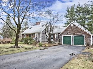 7 Meadowbrook Rd, Dover, MA 02030