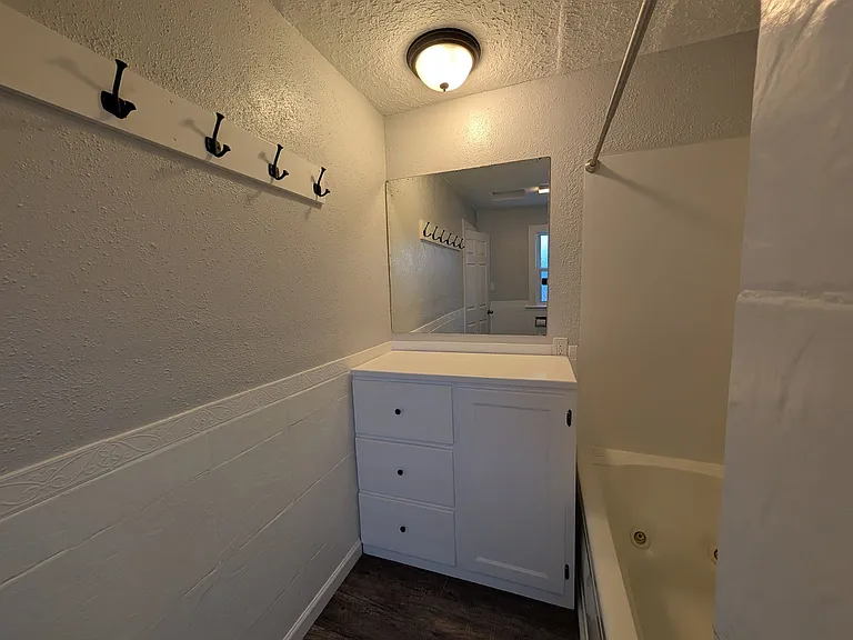611 Ward St — Photo 14
