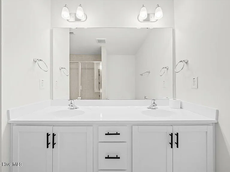 423 Bassett Ln — Photo 19