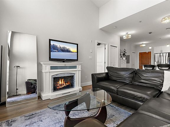 3rd image of 866 Brock Ave #407