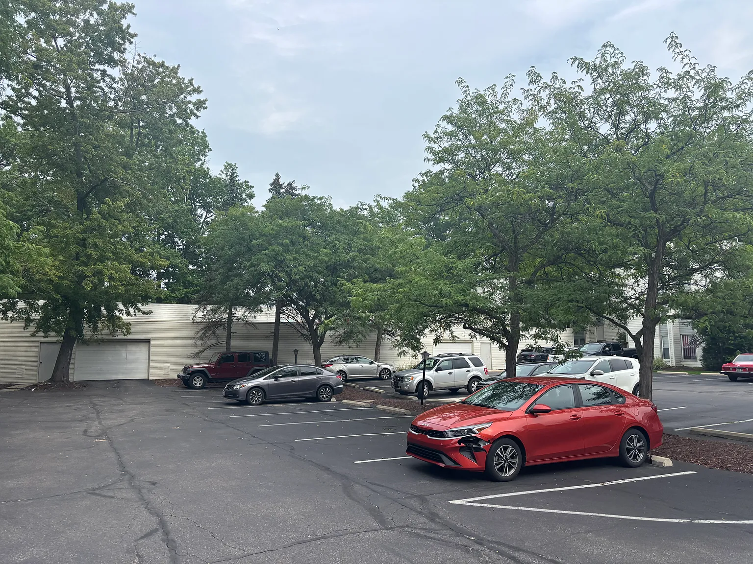 3 bed, 897 sqft, $1,640 — Photo 2