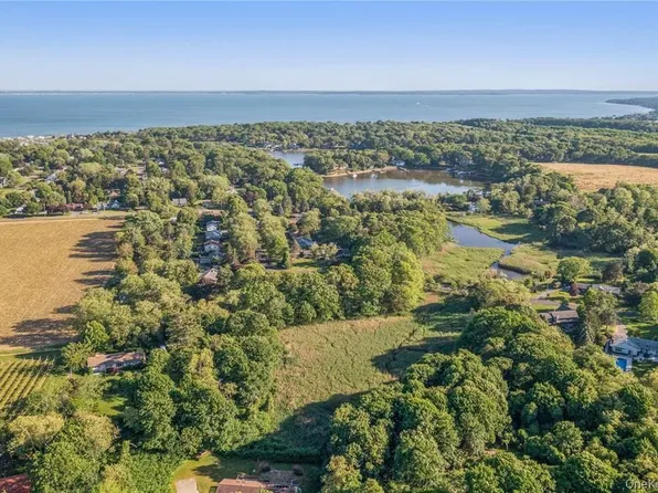 955 Blossom Bnd, Mattituck, NY 11952