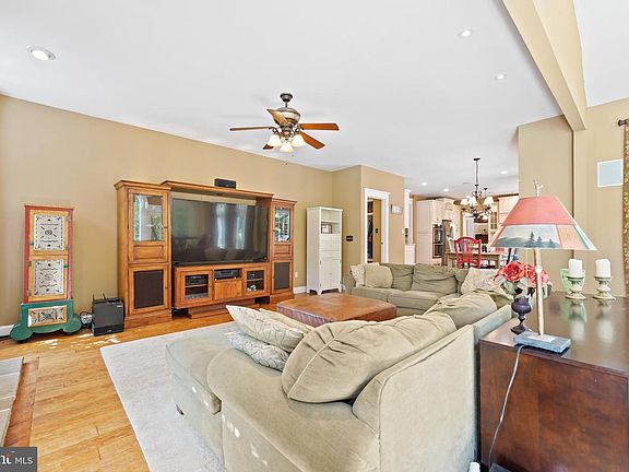3rd image of 153 Longfellow Dr