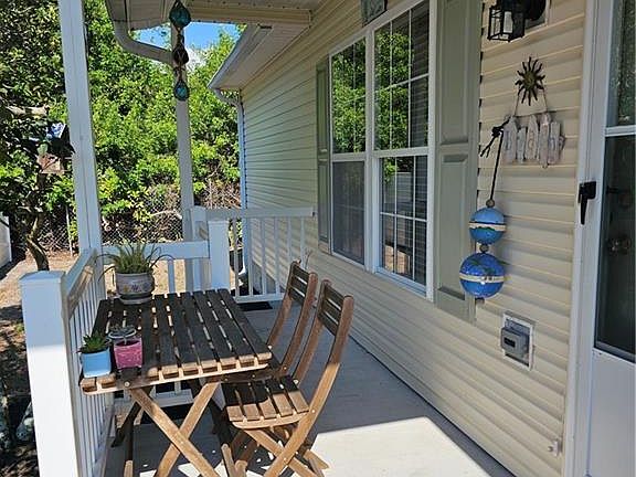 2nd image of 521 Leawood CIR E