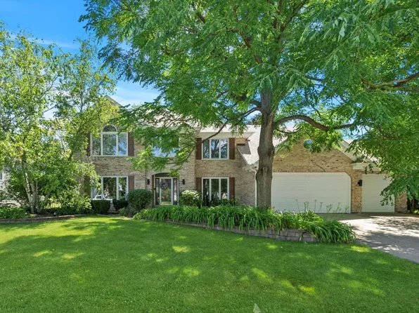 2208 Arrowhead Dr, Naperville, IL 60564