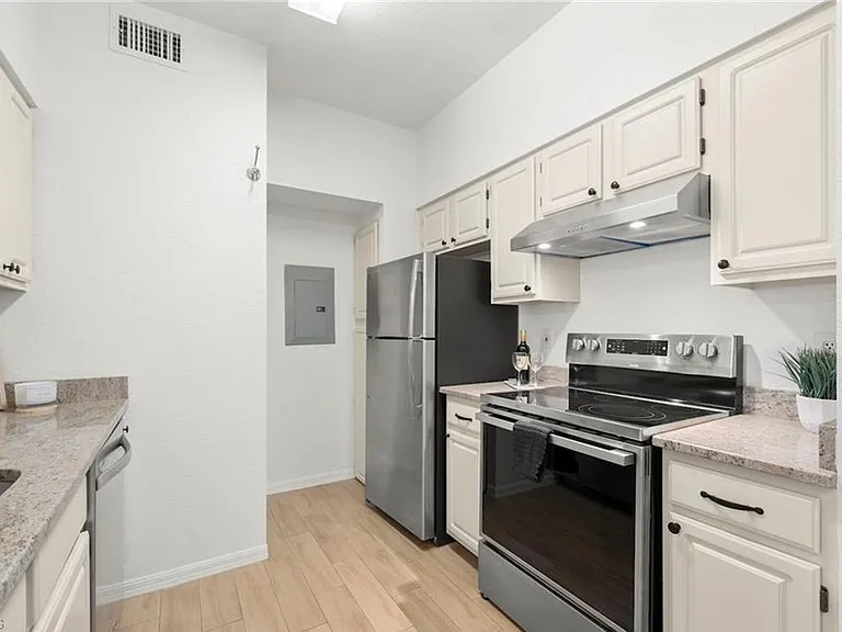 23500 Walden Center Dr #206 — Photo 12
