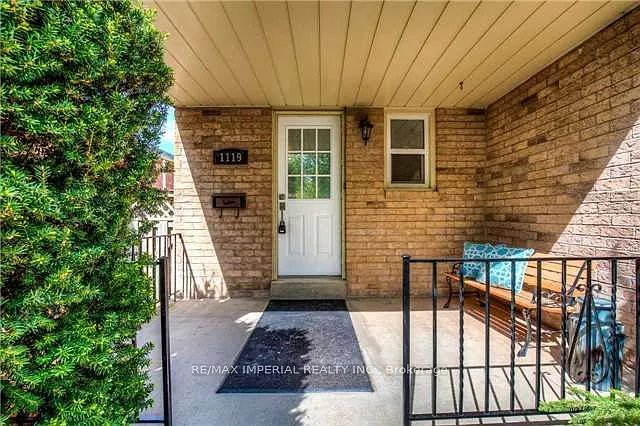 1119 Glenridge Dr — Photo 2