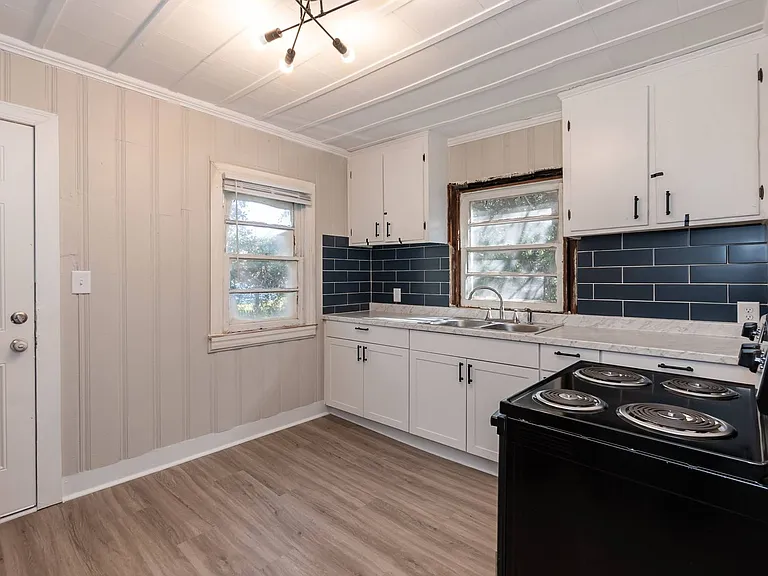 1220 Battle St — Photo 10