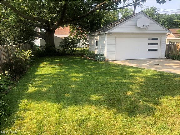 3rd image of 13920 Maple Leaf Dr