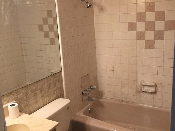 4th image of 400 Mountain Ct