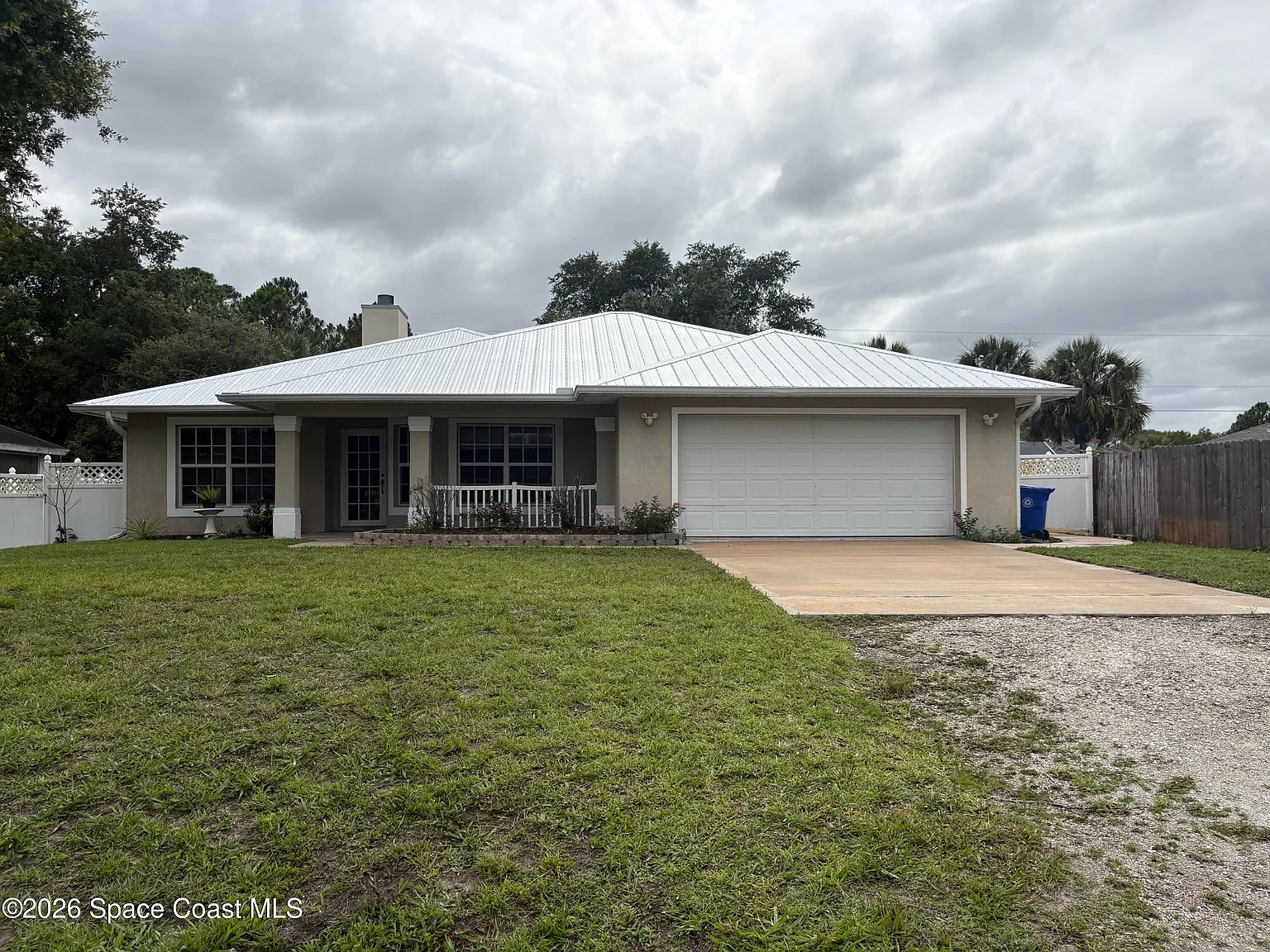 3 bed, 2.0 bath, 1610 sqft, $2,500 — Photo 2