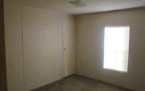 5th image of 165 Oak Ln