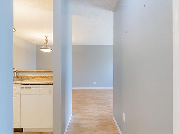 4th image of 8 White St #10