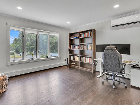 4th image of 19 Laurelton Avenue