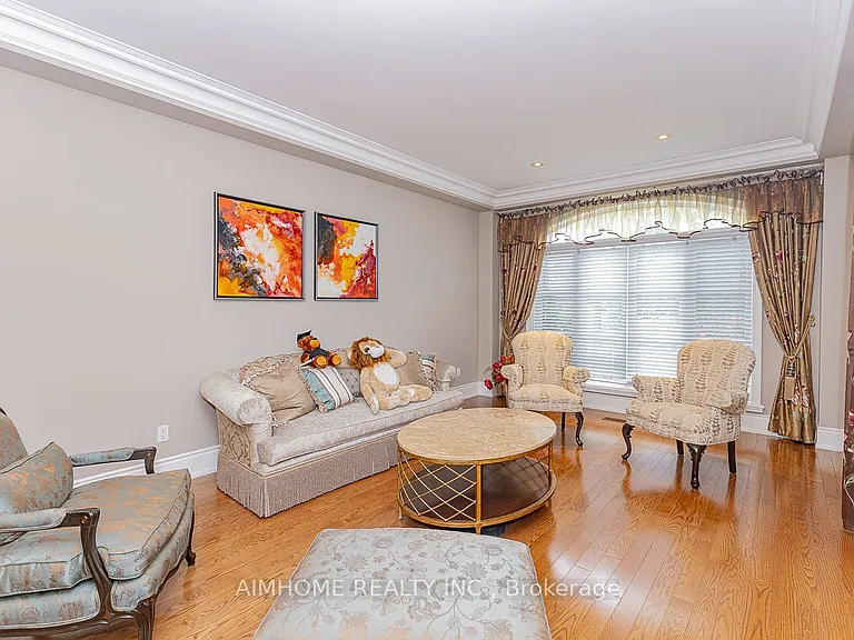395 Princess Ave — Photo 4