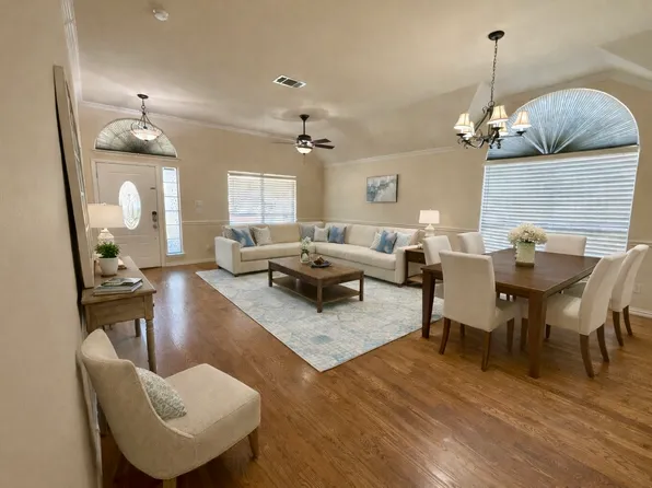 517 Acorn Ct, Saginaw, TX 76179