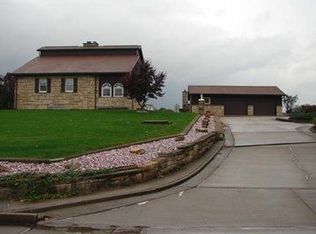 113 Stone Gate Dr, Leechburg, PA 15656