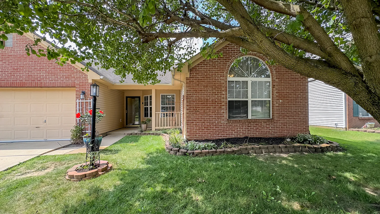 632 Sweet Creek Dr photo 1