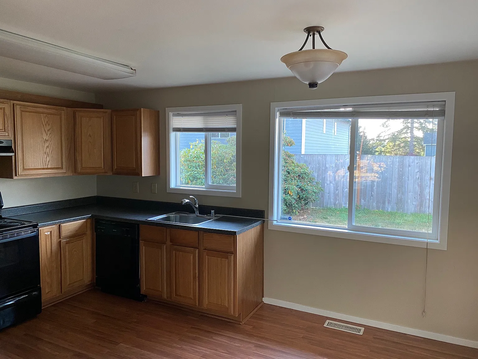 3 bed, 1128 sqft, $2,750 — Photo 4