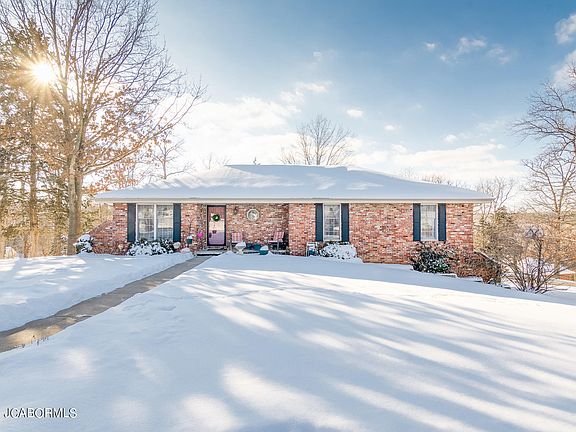 2nd image of 822 Cari Ann Dr