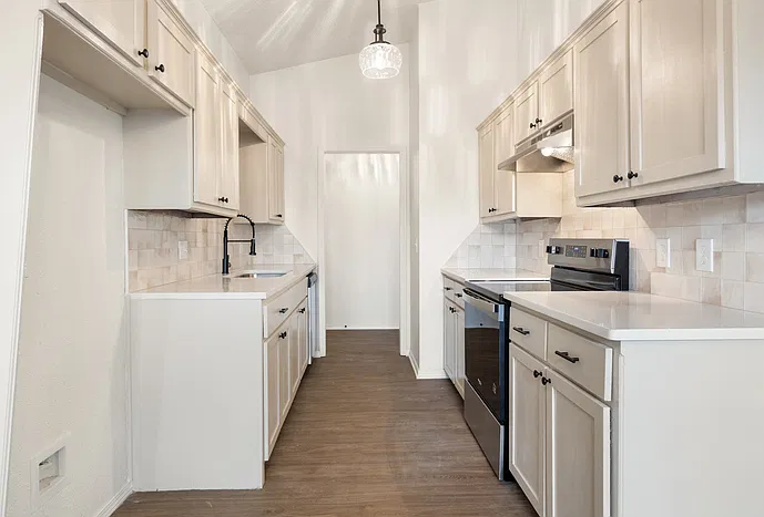 3 bed, 2.0 bath, 1197 sqft, $1,595 — Photo 2