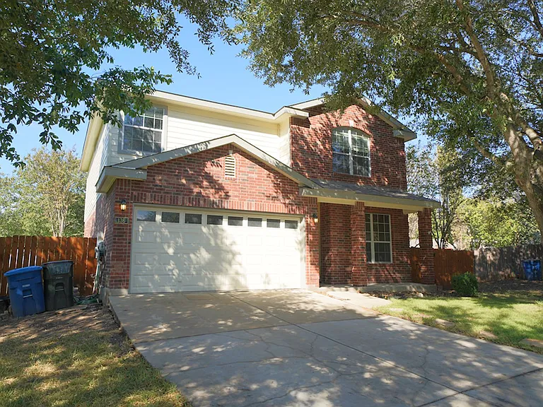 136 Earhart Ln — Photo 3