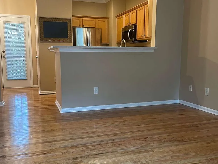 1162 Village Ct SE — Photo 5