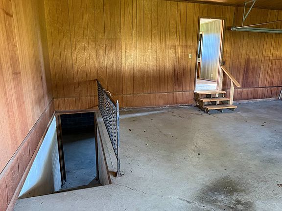 3rd image of 360 Mountain View Ave